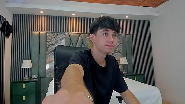 Snapshot of Michael_blue chatting on 10-24-25, 02:35 Michael blue online show from 10-24-25, 02:35