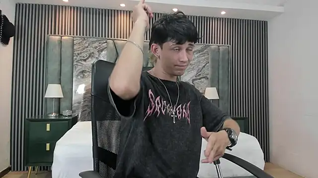 Snapshot of Michael_blue chatting on 10-30-25, 08:20 Michael blue online show from 10-30-25, 08:20