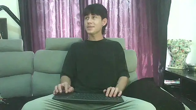 Snapshot of Michael_blue chatting on 05-13-26, 07:11 Michael blue online show from 05-13-26, 07:11