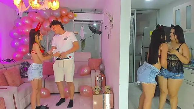 Snapshot of stangirls_ chatting on 10-27-25, 10:47 stangirls online show from 10-27-25, 10:47