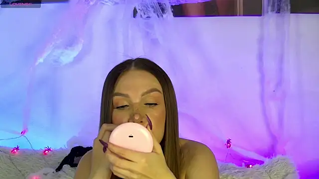 AlysonHuxley  online show from 11-03-25, 05:03