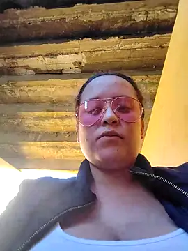 Snapshot of You-sexy-starr chatting on 09-23-25, 08:56 You-sexy-starr online show from 09-23-25, 08:56