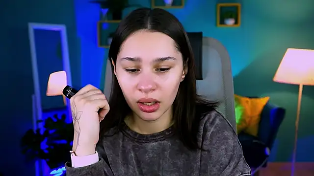 Snapshot of KimClarks_ chatting on 11-11-25, 01:11 KimClarks online show from 11-11-25, 01:11