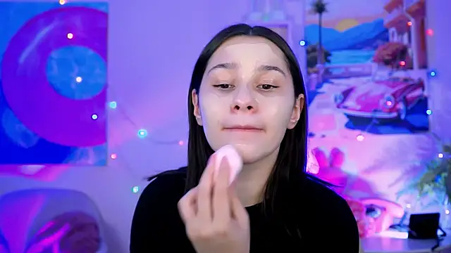 Snapshot of KimClarks_ chatting on 11-17-25, 12:00 KimClarks online show from 11-17-25, 12:00