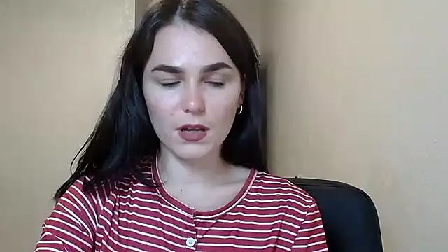 Snapshot of Silviaa_a chatting on 10-17-25, 06:32 Silviaa a online show from 10-17-25, 06:32