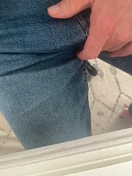 cyclone1212 online show from 12-19-25, 02:02