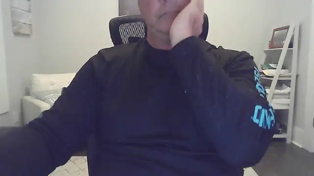Snapshot of cyclone1212 chatting on 05-04-26, 09:16 cyclone1212 online show from 05-04-26, 09:16