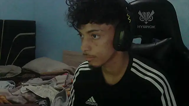 Snapshot of Dark_DesireX chatting on 05-17-26, 01:18 Dark DesireX online show from 05-17-26, 01:18