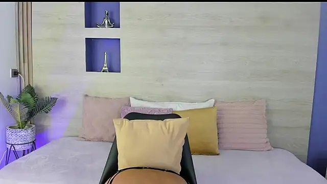 Snapshot of Stephanni_ chatting on 09-19-25, 01:23 Stephanni online show from 09-19-25, 01:23