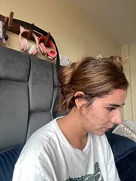 Snapshot of AllieYourGirl chatting on 09-20-25, 04:08 AllieYourGirl online show from 09-20-25, 04:08