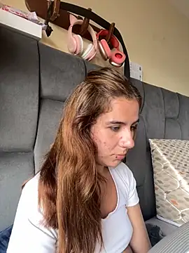 Snapshot of AllieYourGirl chatting on 09-22-25, 05:37 AllieYourGirl online show from 09-22-25, 05:37