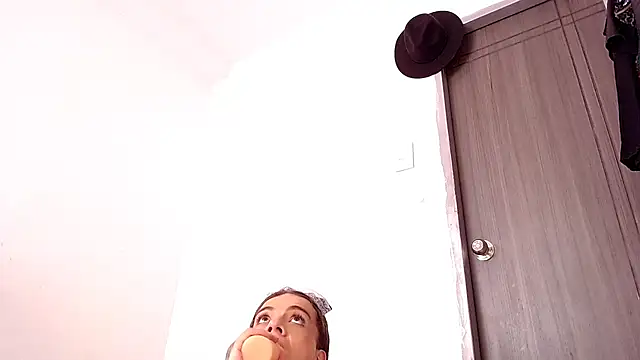 Snapshot of saara_johnson496 chatting on 11-15-25, 07:10 saara johnson496 online show from 11-15-25, 07:10