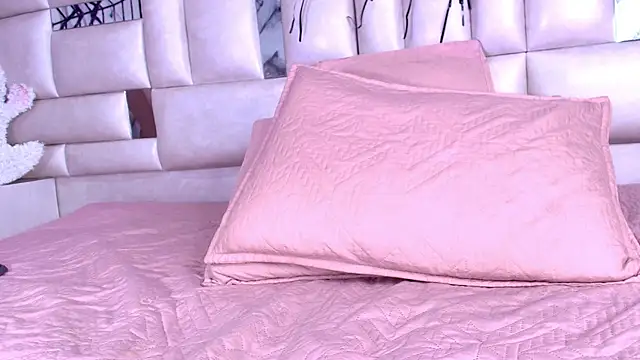 emmacurvy online show from 10-23-25, 03:06