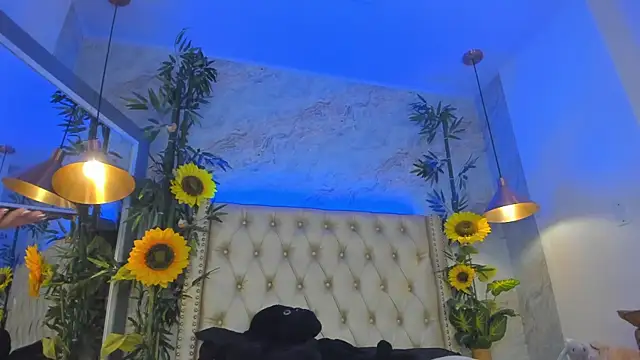 Snapshot of LittleeJaz chatting on 09-09-25, 04:23 LittleeJaz online show from 09-09-25, 04:23