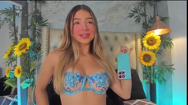 Snapshot of LittleeJaz chatting on 11-22-25, 03:38 LittleeJaz online show from 11-22-25, 03:38