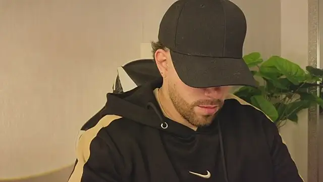 Snapshot of Ades_Lowe chatting on 11-29-25, 11:35 Ades Lowe online show from 11-29-25, 11:35