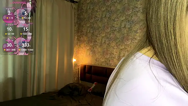 LoraDavi online show from 05-20-26, 05:24