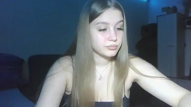 Snapshot of yourhoney_Lola_ chatting on 10-17-25, 01:35 yourhoney Lola online show from 10-17-25, 01:35