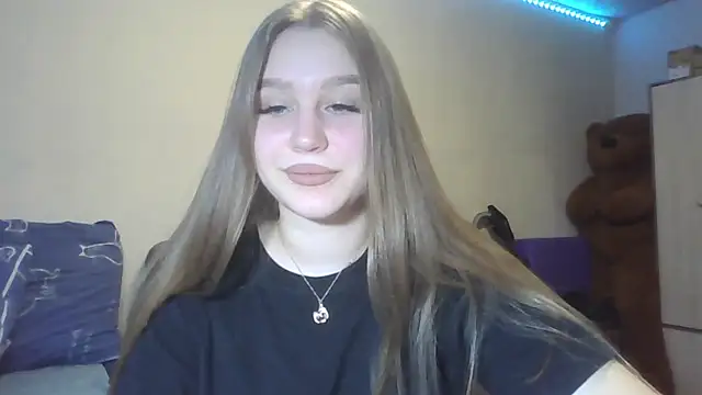 Snapshot of yourhoney_Lola_ chatting on 10-18-25, 03:35 yourhoney Lola online show from 10-18-25, 03:35