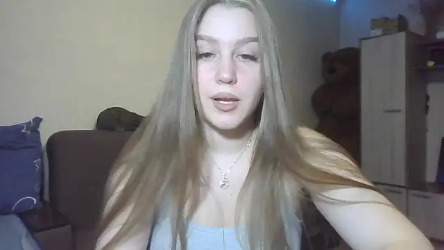 Snapshot of yourhoney_Lola_ chatting on 10-20-25, 01:44 yourhoney Lola online show from 10-20-25, 01:44