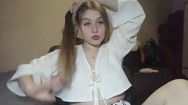 Snapshot of yourhoney_Lola_ chatting on 10-25-25, 04:46 yourhoney Lola online show from 10-25-25, 04:46