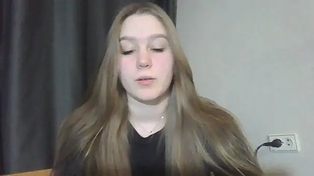 Snapshot of yourhoney_Lola_ chatting on 11-28-25, 04:20 yourhoney Lola online show from 11-28-25, 04:20