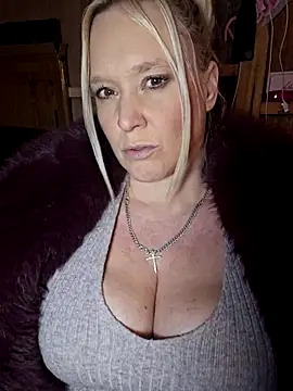 Bouncy-Bella28X online show from 12-17-25, 12:33