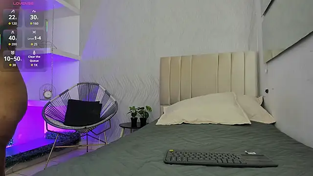 keyla mejia online show from 10-30-25, 12:06