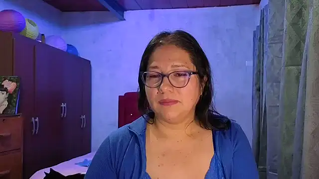 scarlett widow  online show from 12-19-25, 03:46