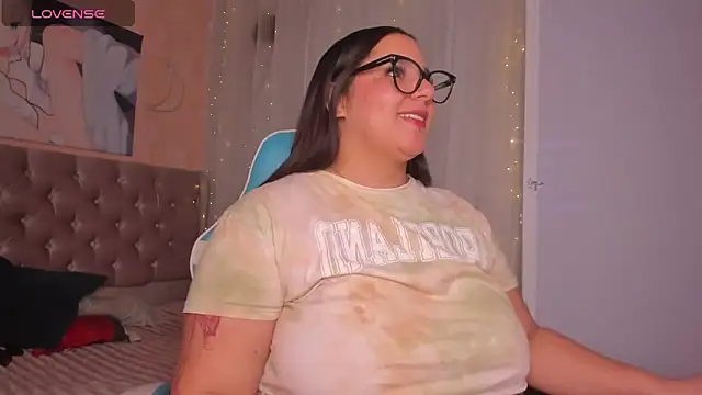 Snapshot of artemisa19 chatting on 11-13-25, 04:22 artemisa19 online show from 11-13-25, 04:22