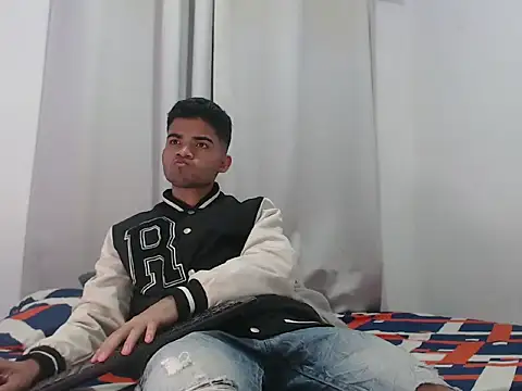 Snapshot of camillo_beischel_ chatting on 09-11-25, 03:56 camillo beischel online show from 09-11-25, 03:56