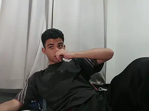 Snapshot of camillo_beischel_ chatting on 09-23-25, 06:33 camillo beischel online show from 09-23-25, 06:33