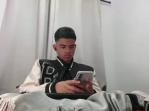 Snapshot of camillo_beischel_ chatting on 10-05-25, 07:01 camillo beischel online show from 10-05-25, 07:01