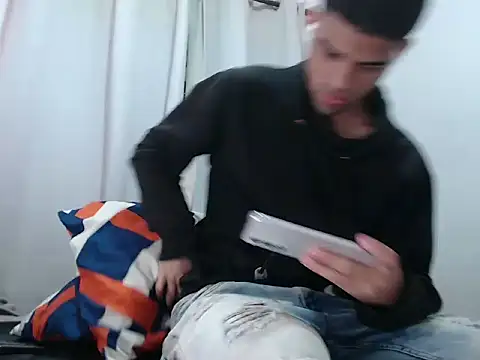 Snapshot of camillo_beischel_ chatting on 10-08-25, 05:54 camillo beischel online show from 10-08-25, 05:54