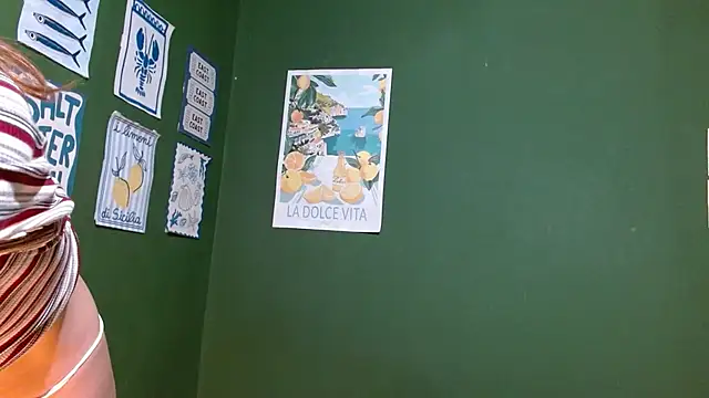 Snapshot of Roxiehood chatting on 12-03-25, 09:35 Roxiehood online show from 12-03-25, 09:35