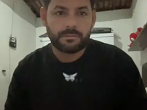 Snapshot of Almir10 chatting on 09-29-25, 04:06 Almir10 online show from 09-29-25, 04:06