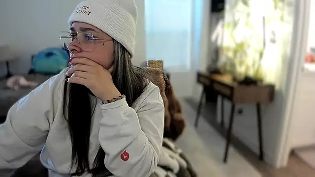 Alix Valentine online show from 11-14-25, 03:11