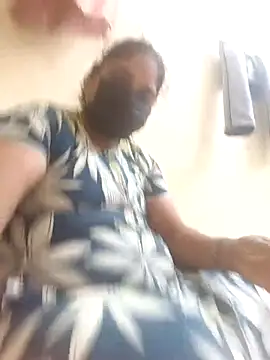 Snapshot of Villageanuty chatting on 10-27-25, 04:33 Villageanuty online show from 10-27-25, 04:33