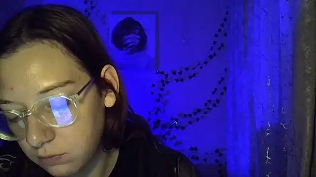 Lily Ember online show from 10-20-25, 04:51