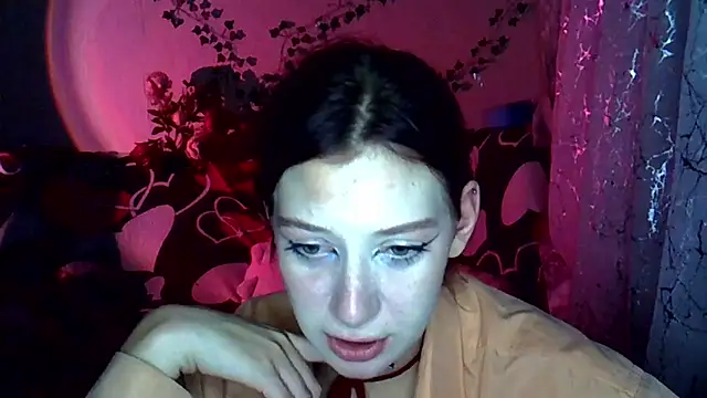 Lily Ember online show from 11-08-25, 04:40