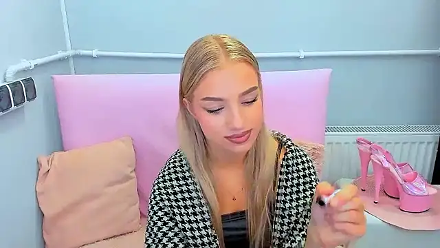 EvetteRose online show from 09-17-25, 03:14