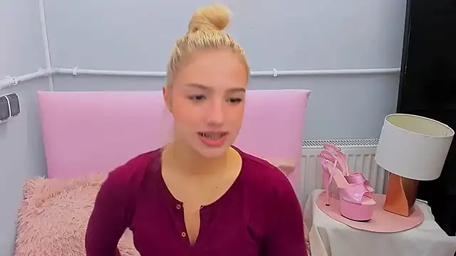 Snapshot of EvetteRose chatting on 09-30-25, 02:55 EvetteRose online show from 09-30-25, 02:55