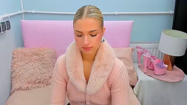 EvetteRose online show from 10-15-25, 03:23