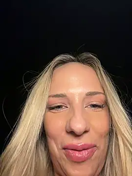 Snapshot of SweetBella95_ chatting on 07-04-26, 11:00 SweetBella95 online show from 07-04-26, 11:00