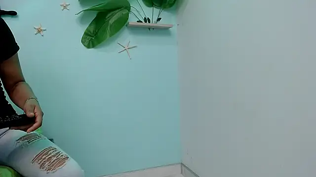 eladyrous98 online show from 10-31-25, 02:07