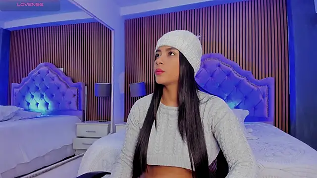 Snapshot of SelenaStonne chatting on 09-18-25, 07:38 SelenaStonne online show from 09-18-25, 07:38