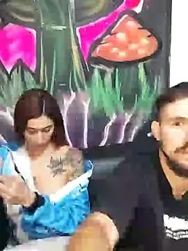 Snapshot of parejajuguetona420 chatting on 04-28-26, 11:10 parejajuguetona420 online show from 04-28-26, 11:10
