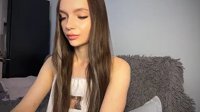 Snapshot of litlle_angelll chatting on 09-15-25, 01:44 litlle angelll online show from 09-15-25, 01:44