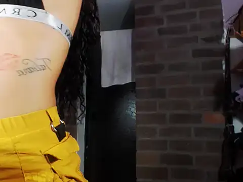 Snapshot of beautiful_taty chatting on 09-27-25, 03:22 beautiful taty online show from 09-27-25, 03:22