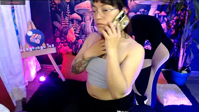 LunaBunny8 online show from 01-14-26, 02:28